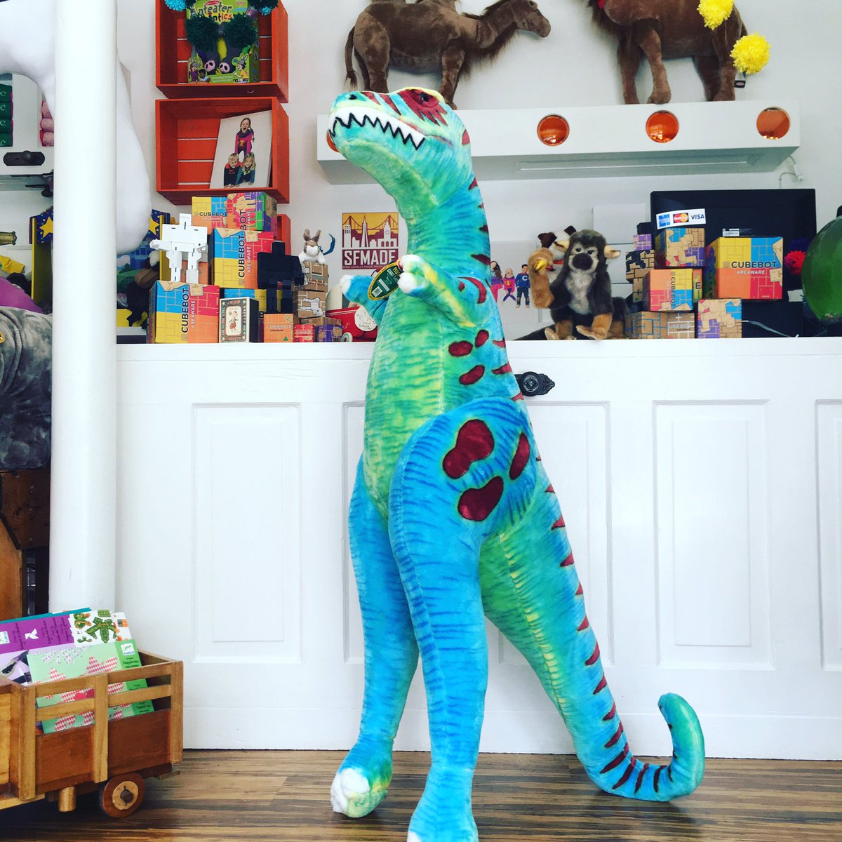 Glammic's tweet photo. Love at first bite!                                    
#glammic #window #trex #dinosaur https://t.co/SdxCNjIyYP