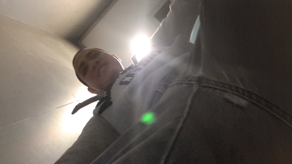 ri_oh08's tweet image. Oh my! 😨

Now ko lang napansin, buti di pa masyadong butas.

#wardrobeproblems