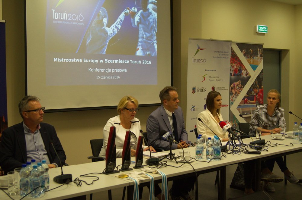 EFCTorun2016's tweet photo. PRESS RELEASE from the @EFCTorun2016 conference held on 15 June 2016
https://t.co/2enHG8y77d #fencing #torun https://t.co/cn3mbzoPzi
