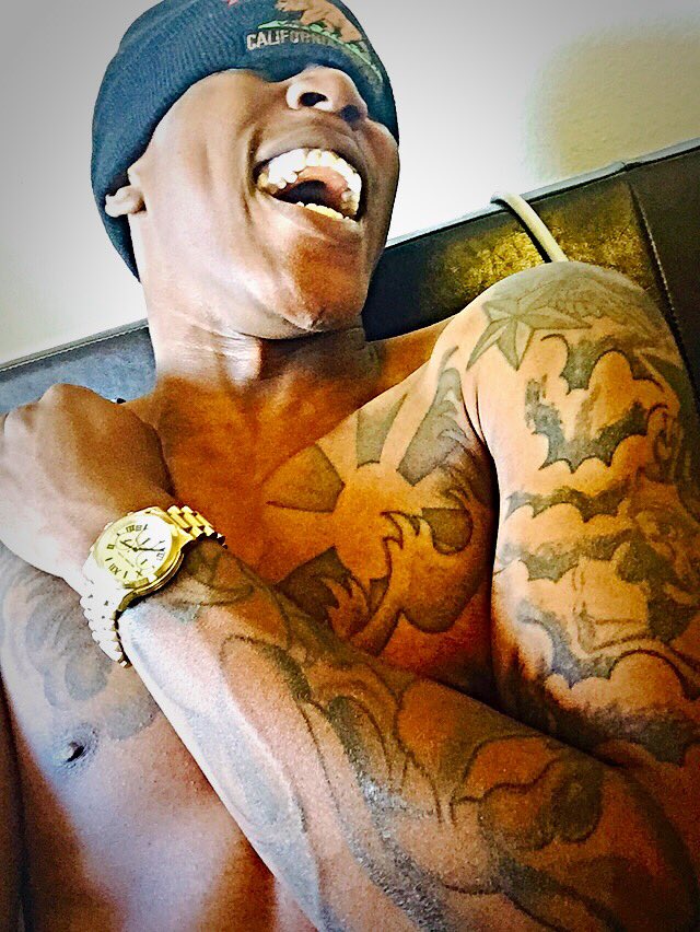 DrugFree_DatzMe's tweet image. #BlackBoysBreakTheInternet 😇