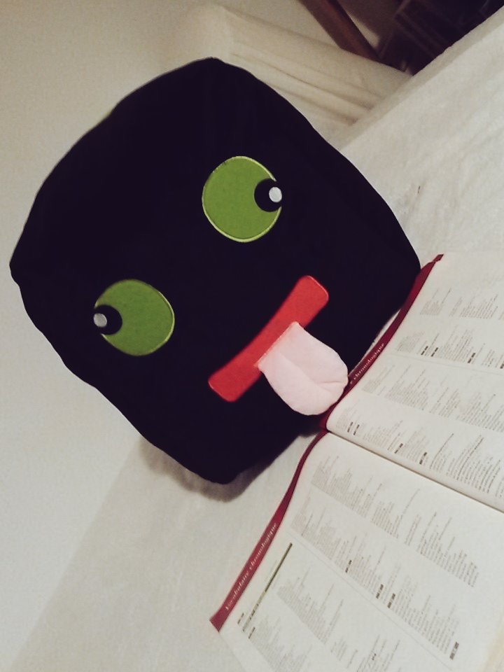 _TLela_'s tweet photo. Wir waren bei der Französischschulatbeit so schlecht, dass wir wiederholen müssen...also auf gehts nochmal lernen😐😢 https://t.co/TFJSxTIGzD