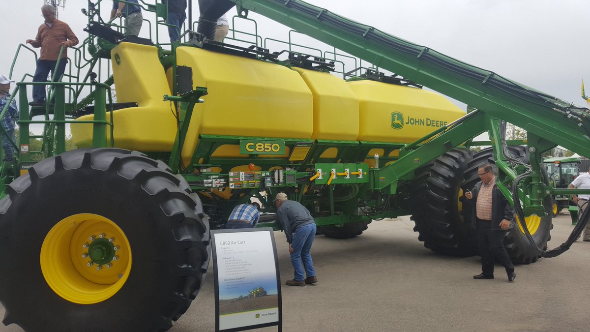 landon707's tweet photo. For the JD guys. 
850bu
All tanks on scales
Big lids
Canola tank
Calibration screen on tank!! https://t.co/5UmuOYzwAK