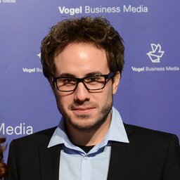 toolsberlin's tweet photo. Inspiration Talk von Stephan Nebauer // @MediaforMarkets "Digitalisierung analoger Geschäftsmodelle“ #tools16 https://t.co/Damw2iGGls