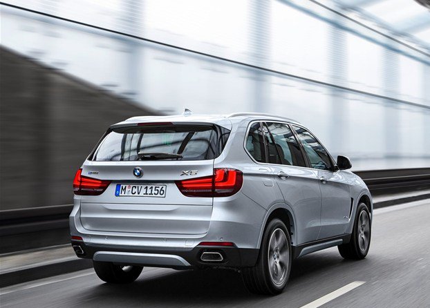 BMWGroupEspana's tweet photo. Agarre y eficiencia: lo mejor de dos mundos. Buenas noches... #BMW #X5 #xDrive40e https://t.co/Ws7YVXFpT8