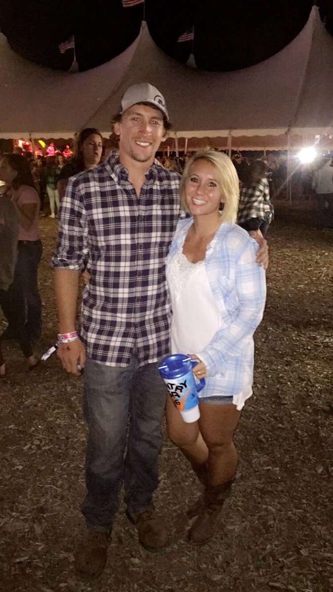 kaelyyorick's tweet image. Loving @OfficialCUSA in the rain. #CUSA2016 #favoriteweek