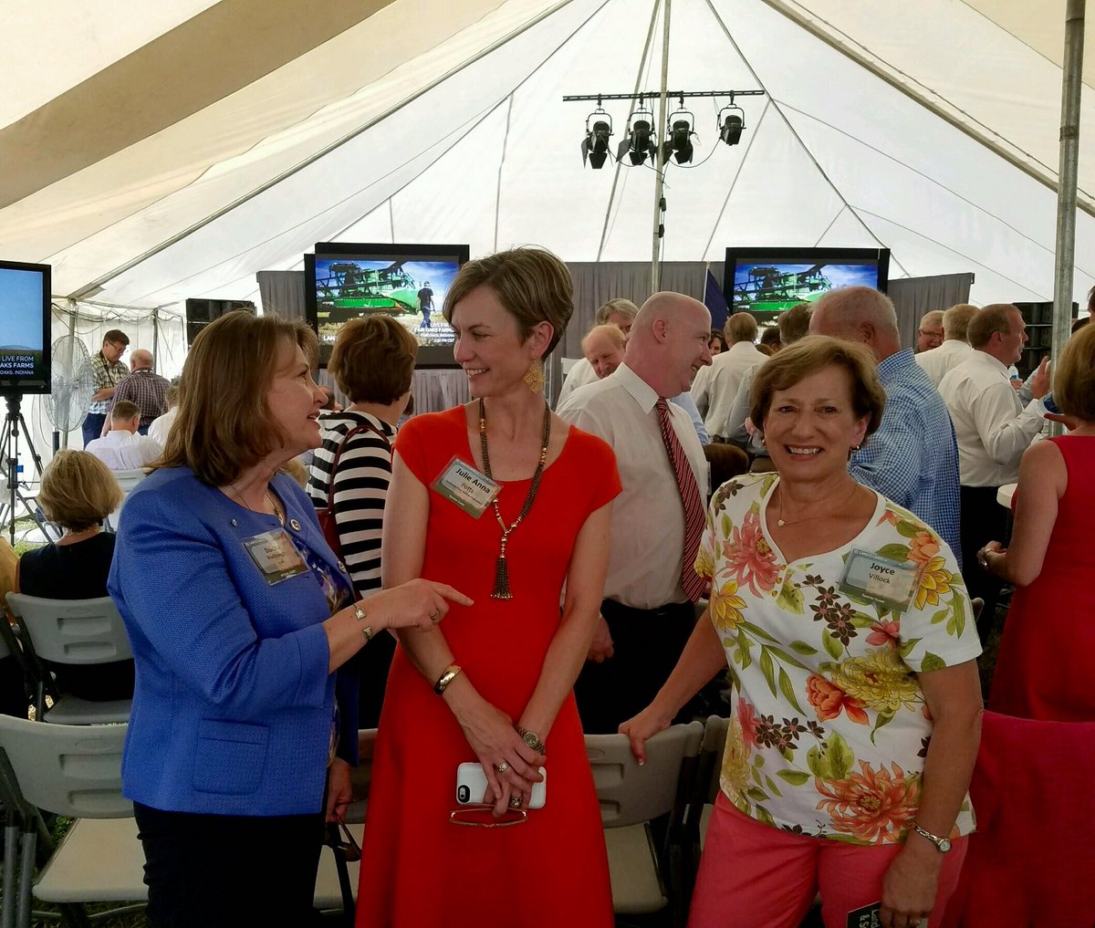 Curious_Plot's tweet photo. We joined the @LandOLakesInc #FieldsofFuture broadcast and @WinFieldInsight Crop Adventure exhibit opening today! https://t.co/T3bWIMFWV5