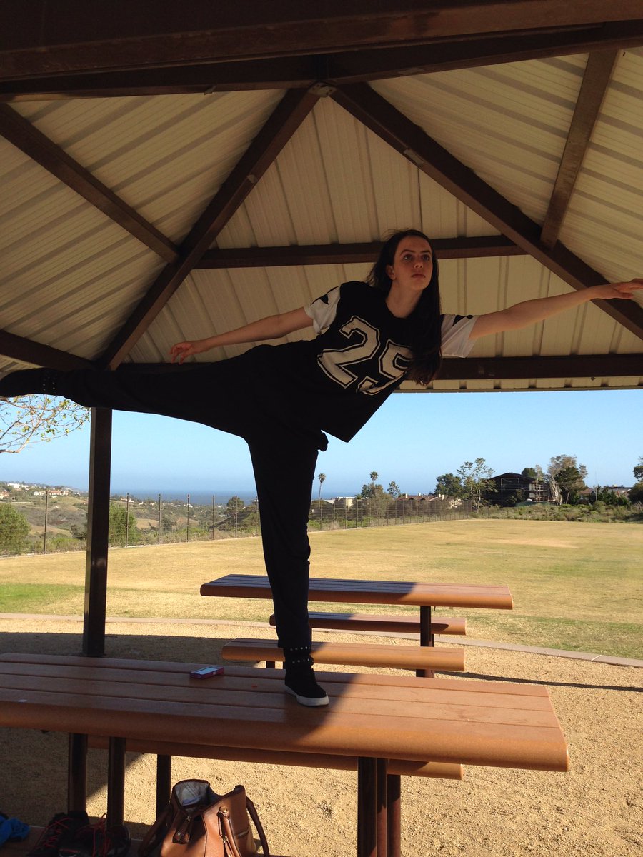 AmyCim's tweet image. HAPPY BIRTHDAY TO THE MOST KIND/GENEROUS/HILARIOUS/TALENTED/SPECIAL/AWESOME HAIRSTYLIST I LOVE YOU SO MUCH DANI 💙💙💙