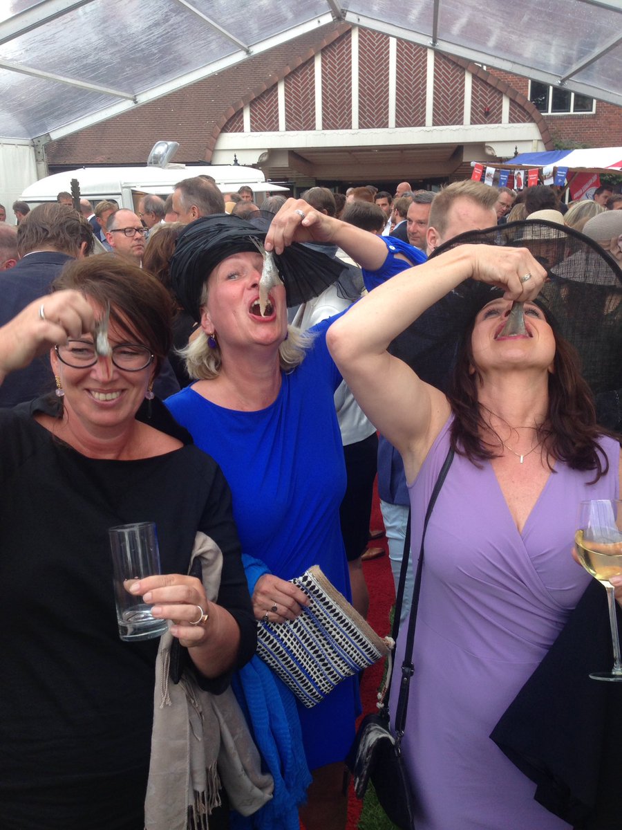 Op de #haringparty2016 @WilmersbergNL met allemaal leuke vrouwen van Fred!