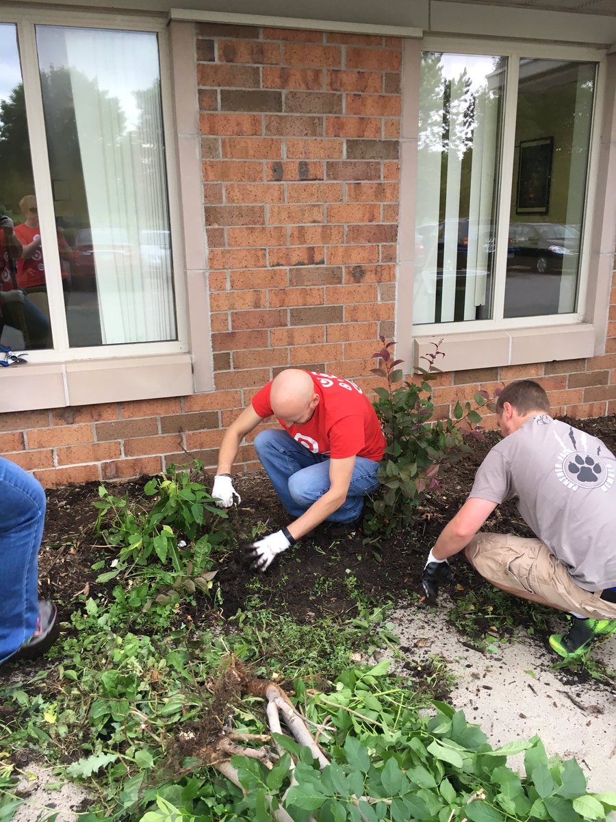 McClim1's tweet photo. T0068 TL volunteer day! #givingback #Target #bestteamever @cjdoering @breanne_moody @CristinErdman https://t.co/OoNRhPWsS7