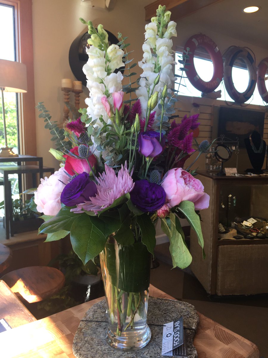 #dailyflower More beautiful arrangements on their way out the door!