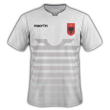 C'est moi où l'équipementier de l'Albanie est une provocation?