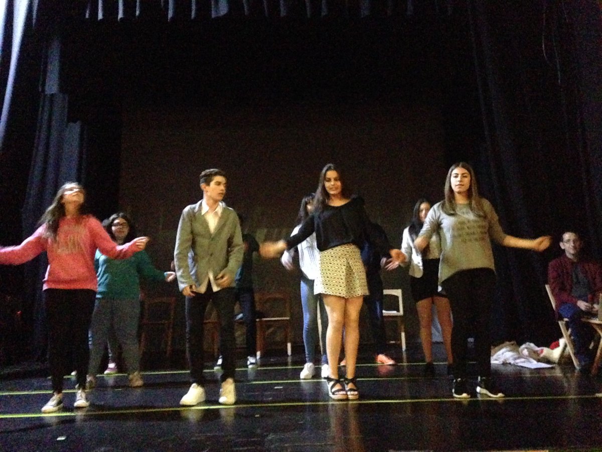etctera2's tweet photo. @Laimoa #iesmarismas ensayando para el musical La oficina. https://t.co/OYC4apH4gd