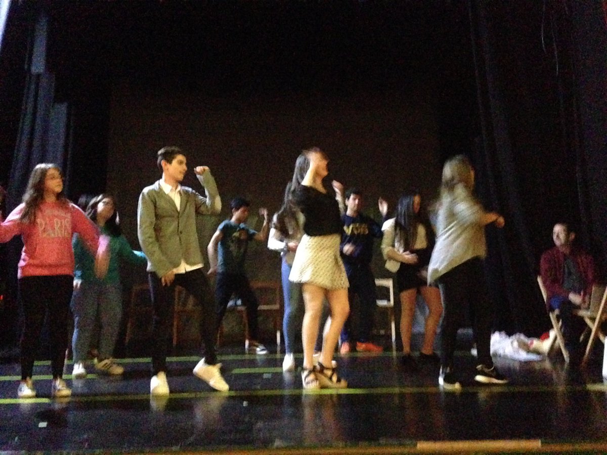 etctera2's tweet photo. @Laimoa #iesmarismas #ensayando #laoficinamusical ensayando https://t.co/WTiBfAnNDI