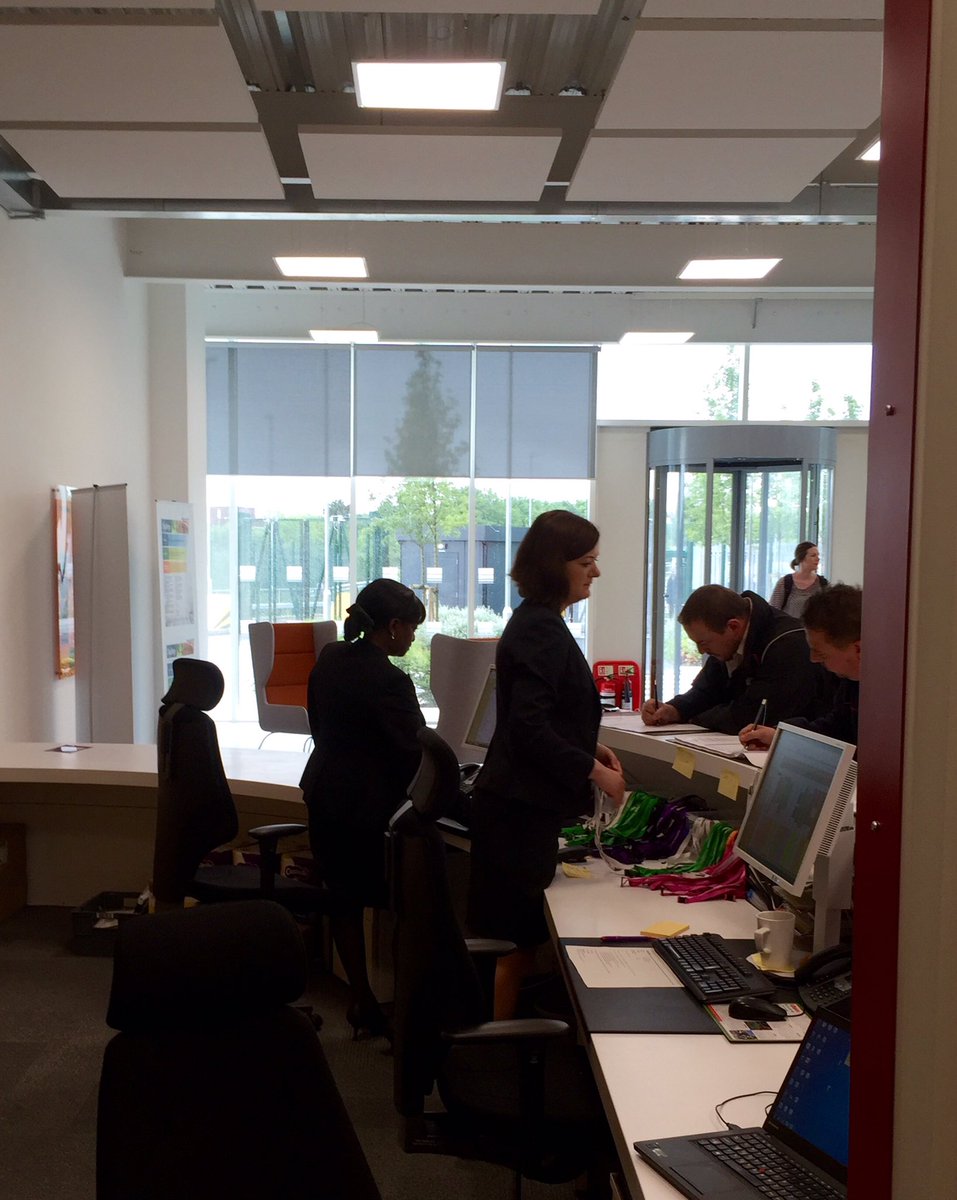 JMomkute's tweet image. Morning rush with NR Basingstoke team  #firstimpressionlasts