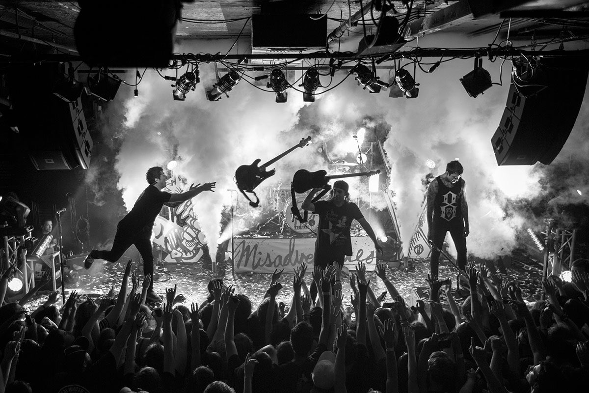 piercethevic's tweet photo. Last night in Boston! 🤘🏼🤘🏼🤘🏼🤘🏼 // 📸 by @sammyroenfeldt https://t.co/z3H5JKrqOv