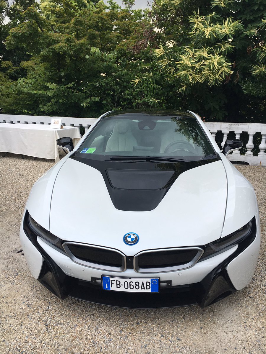 clnewfood's tweet image. Ospiti della serata le nuove @BMW i3 e i8 di @biAutoTo