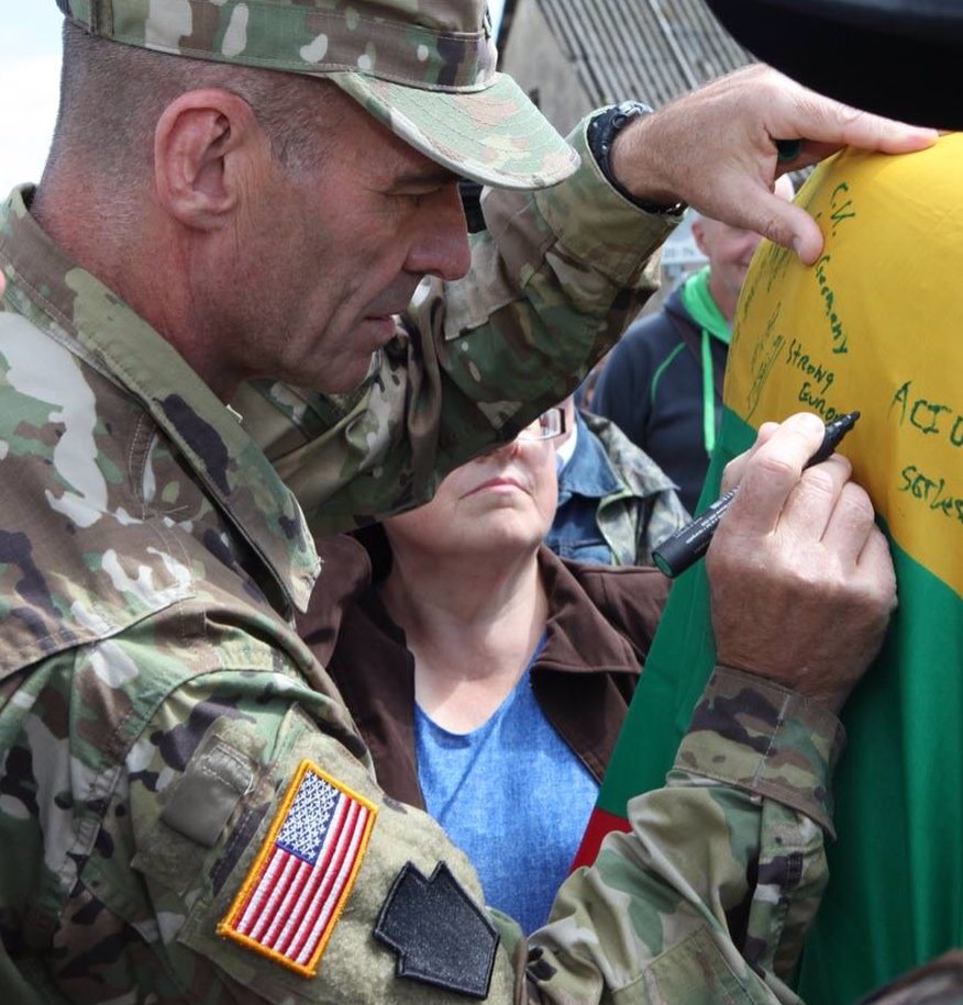 NFIU_Lithuania's tweet photo. Maj. Gen. John L. Gronski, @Kedainiai, Lithuania, Signing #StrongEurope, during #dragoonride static display #2cr. https://t.co/PgnA3Ae3lC