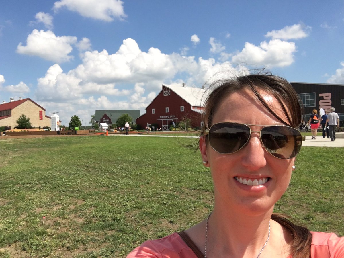 AngelaHessinger's tweet photo. So long @fairoaksfarms! It was a hot &amp; sticky day but definitely worth it!🌱🐄🐖 #honortheharvest #FieldsofFuture https://t.co/TbABpZeL9Q