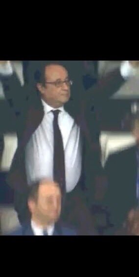 bau972's tweet photo. Hollande il a cru il était réélu mdrr https://t.co/mrmtdUPPZL