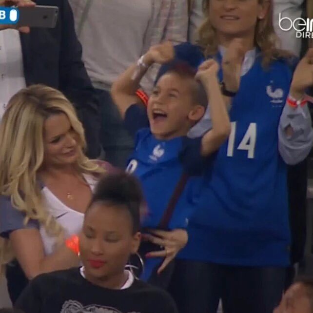 Clapping tweet media