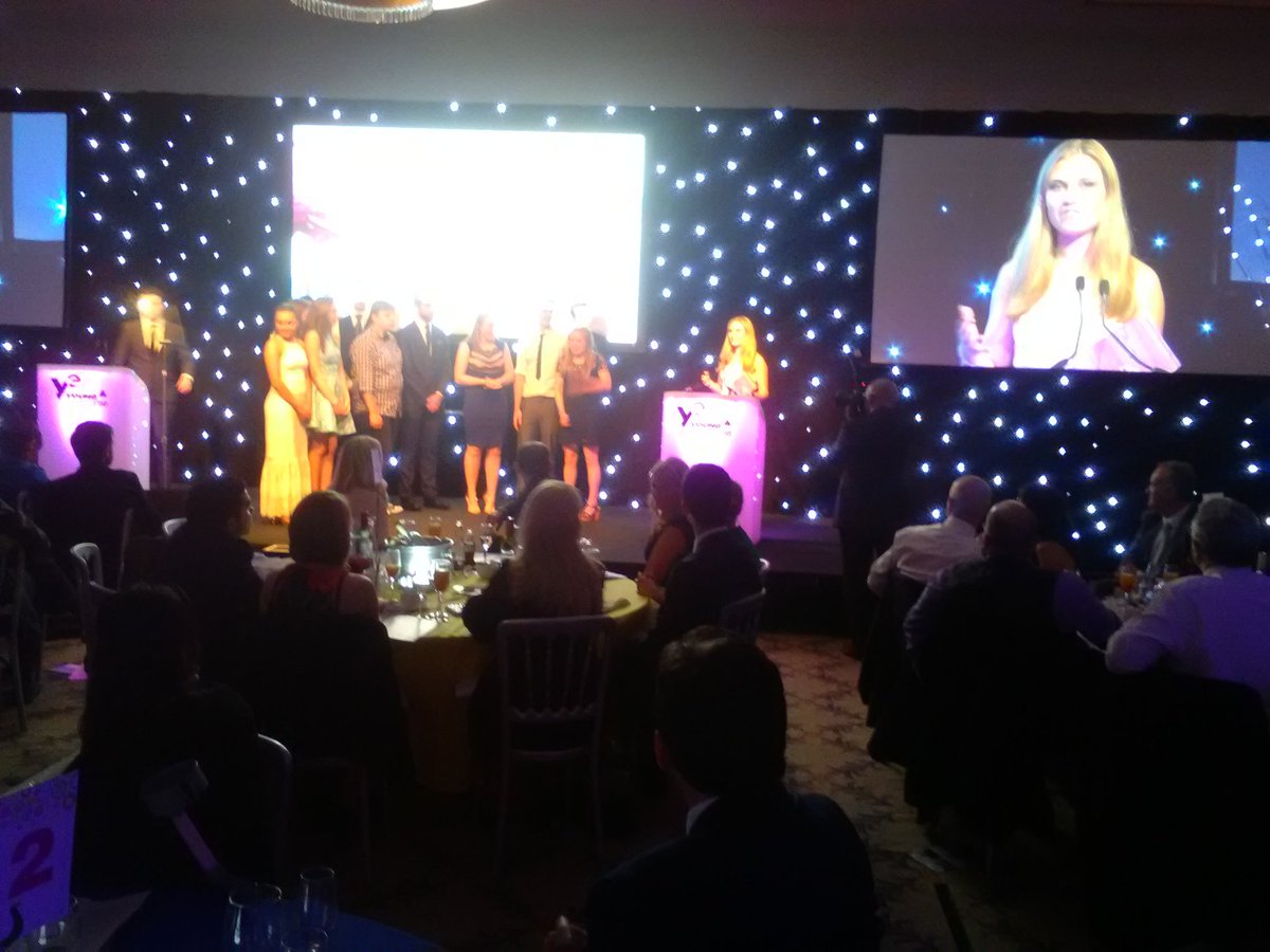 YESDumgal tweet media