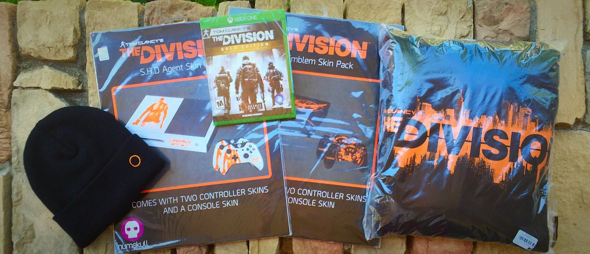 Renovatio_42's tweet photo. Picked up Gold Ed @TheDivisionGame to giveaway + added things from my friends at @UbiMassive https://t.co/UBatfHBx9f https://t.co/QGEmpWb5vZ