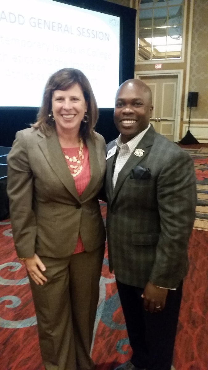 MJ_CollegeSport's tweet photo. Appreciated time w/@UCLAWBB Head Coach Close getting ideas how to better work w/Coaches #NACDA2016 @BrendaJennings2 https://t.co/jmiG4HUFDd