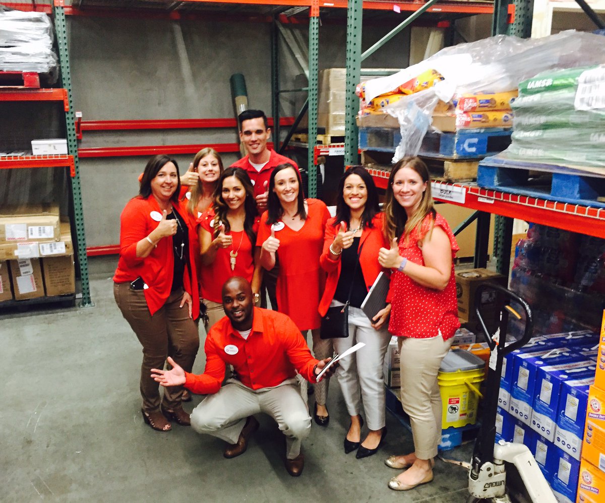 ginajoosten's tweet photo. Celebrating a great logistics process with a great team! #DonutDay @GuenetteMelanie @DiCiccoKim @MeganBauer4TGT https://t.co/m95Fkq6U9c