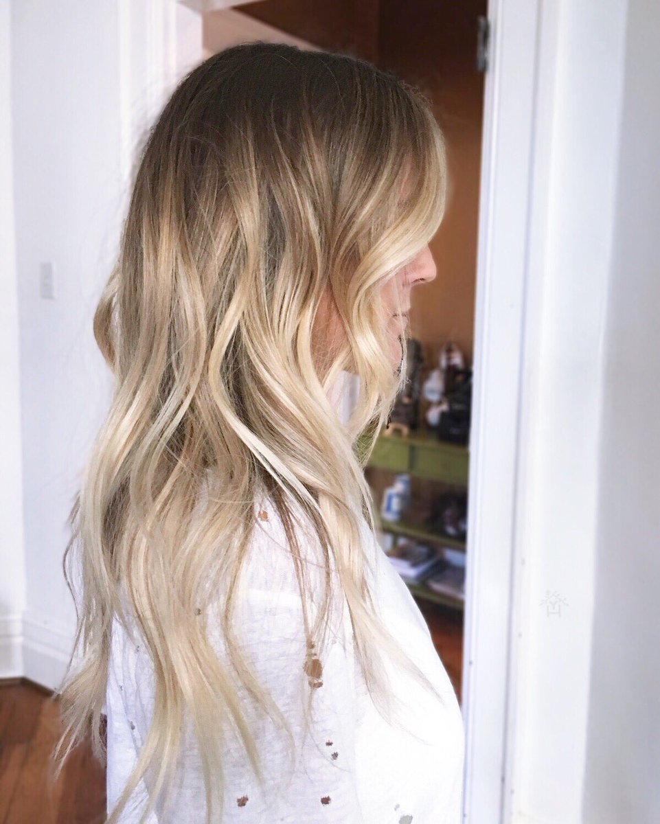 yellowhouselove's tweet photo. #balayage & a #rootshade to create a more natural transition of dark to light & BAM 💥 meltyyyy...😍😍😍 #blonde #hair https://t.co/ZwNqk81H1x