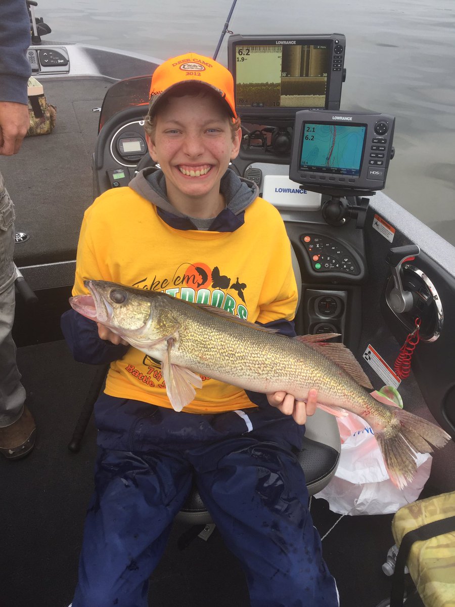 Epicguideservce's tweet photo. All smiles #Wisconsin #rangerboats #fish #fishingguide #yamahaoutboards #Kids #walleye #whatgetsyououtdoors #Outside https://t.co/aguZe7qqXu