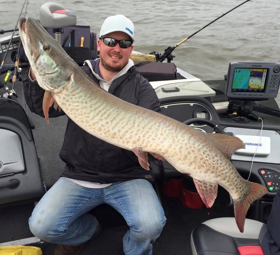 Epicguideservce's tweet photo. Happy client! @gblackey #Wisconsin #rangerboats #fish #fishingguide #whatgetsyououtdoors #yamahaoutboards #Musky https://t.co/talctdddP6