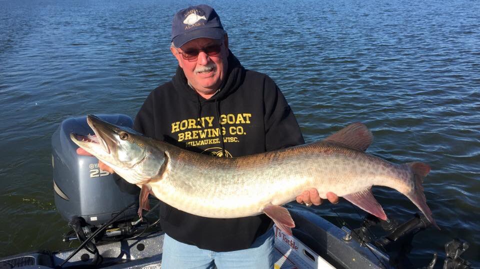 Epicguideservce's tweet photo. Slime time! #Wisconsin #rangerboats #fish #fishingguide #whatgetsyououtdoors #Musky #muskyhunter ##yamahaoutboards https://t.co/ZrxCq3tn2G
