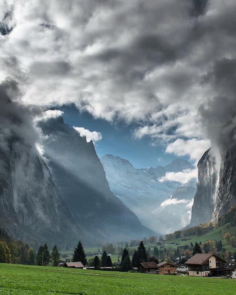 earthepix's tweet photo. Lauterbrunnen, Bern, Switzerland. Photo by © Scott Hafer https://t.co/L1QOW6pOxa