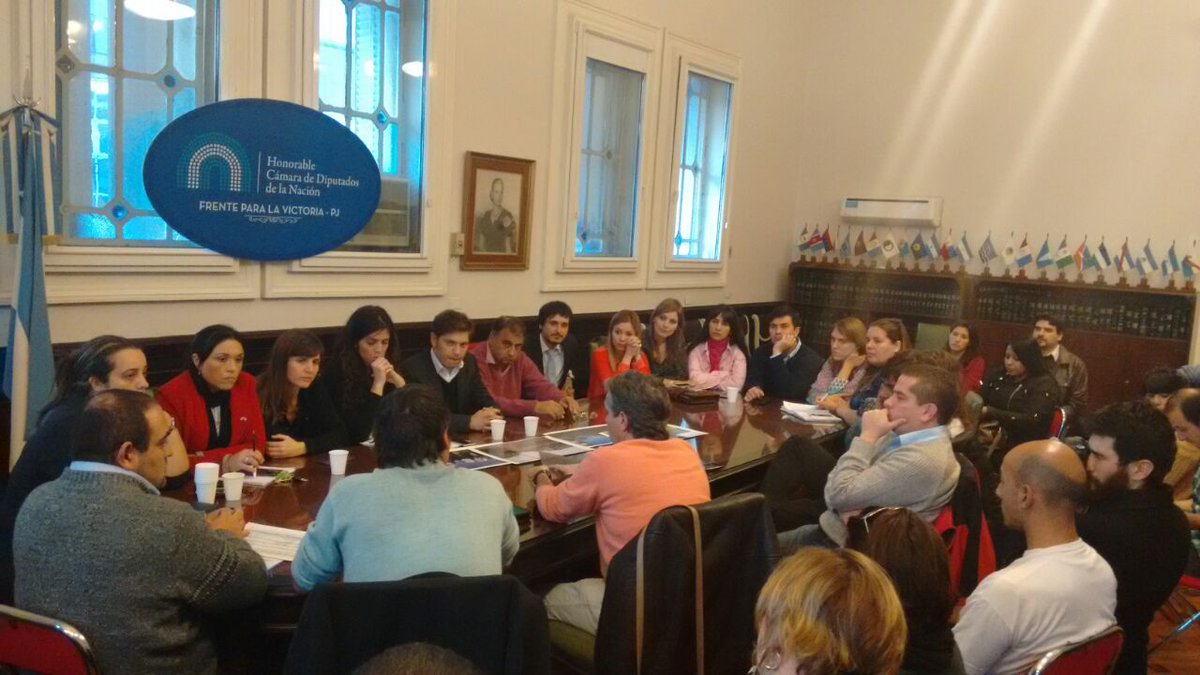 luanavolnovich's tweet photo. Reunión de @DiputadosFPV_pj con beneficiarios del Plan #Procrear por demoras en urbanización y entrega de créditos https://t.co/aXEhqkHnZa