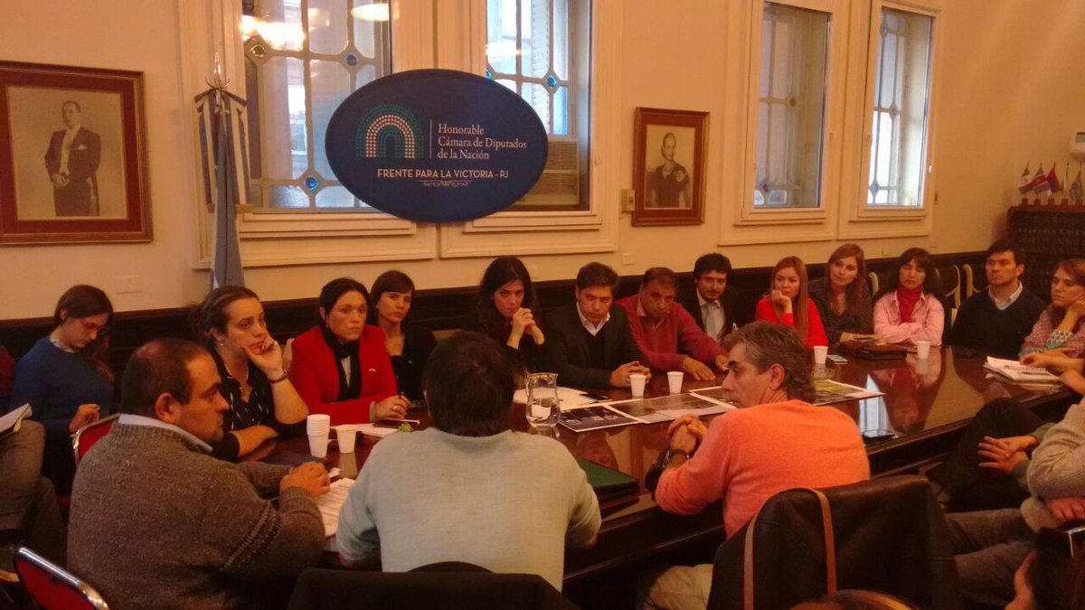 luanavolnovich's tweet photo. Reunión de @DiputadosFPV_pj con beneficiarios del Plan #Procrear por demoras en urbanización y entrega de créditos https://t.co/aXEhqkHnZa