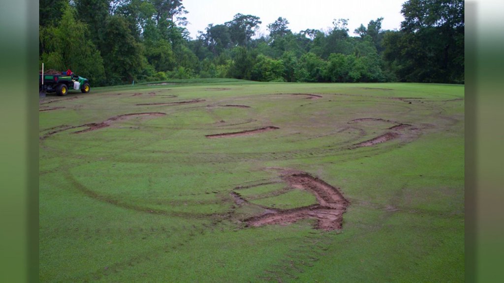 BirdieMaxTweets's tweet photo. There's a reward now to find those who damaged this #golf course in #Houston https://t.co/khq7hhV8Yg https://t.co/QFm3iKEI2C