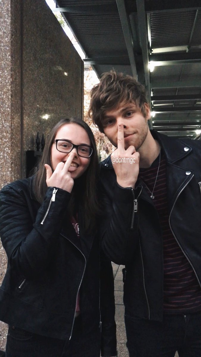 5SOSGlobal247's tweet photo. Luke and Michael with @dontmgc today https://t.co/iRIJoFQYzs