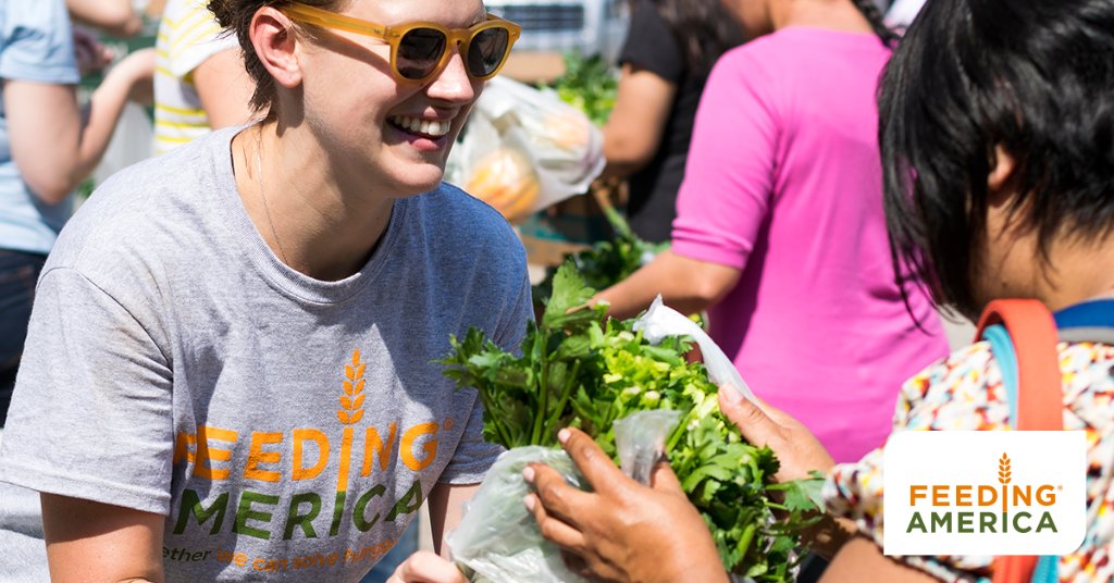 FeedingAmerica's tweet photo. Help your local food bank get food into the hands of people who need it most. Volunteer: https://t.co/QESx9f6ZrV https://t.co/e0LNtAPn2s