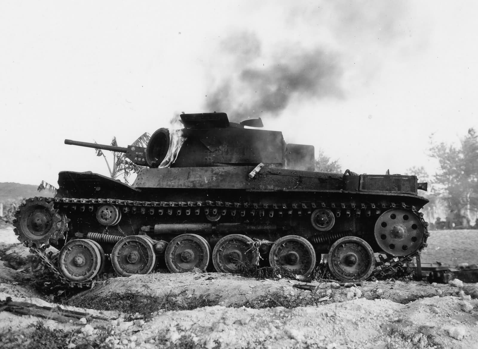 本格的な、戦車(50センチ).    急な斜面も登って行く！ 本格的な、戦車(50センチ). 急な斜面も登って行く！