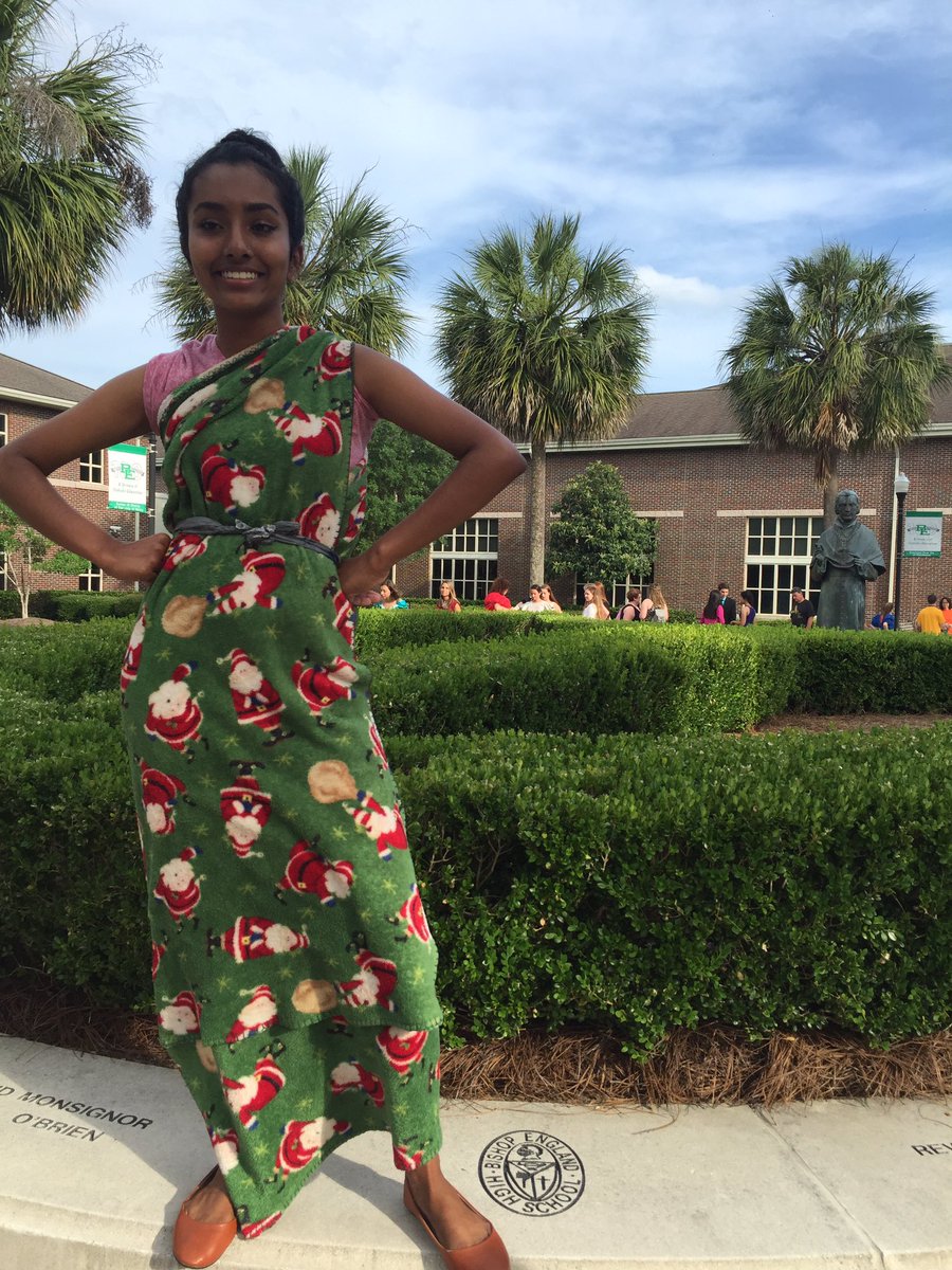 Reyes_Emely15's tweet photo. #thriftstoreprom @aliveinyoucamps Too funny https://t.co/Q6BA6BWQpi