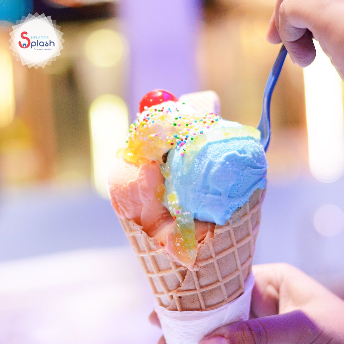 Combina, refréscate y disfruta de los sabores de #HeladosSplash #SplashLovers #PorUnaVidaMasDulce #Helados 💁🏻🍊🍬🍒🍦