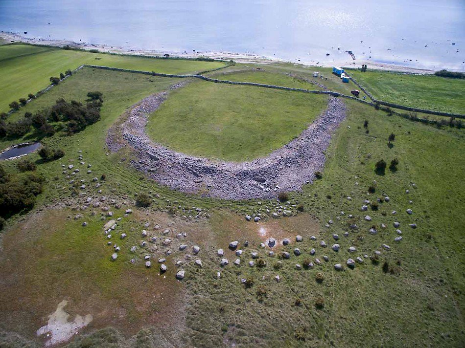 svenskhistoria's tweet image. Vapenfynd vid 1 600 år gammal mordplats på Öland
svenskhistoria.se/vapenfynd-vid-…
#arkeologi #svhist