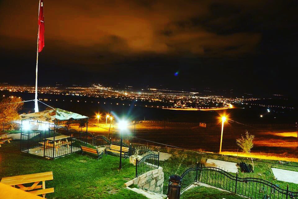 Erzurum manzarası ve manevi atmosferi ile Divan-ı Gazi de sizleri iftara bekliyoruz..
444 6 915