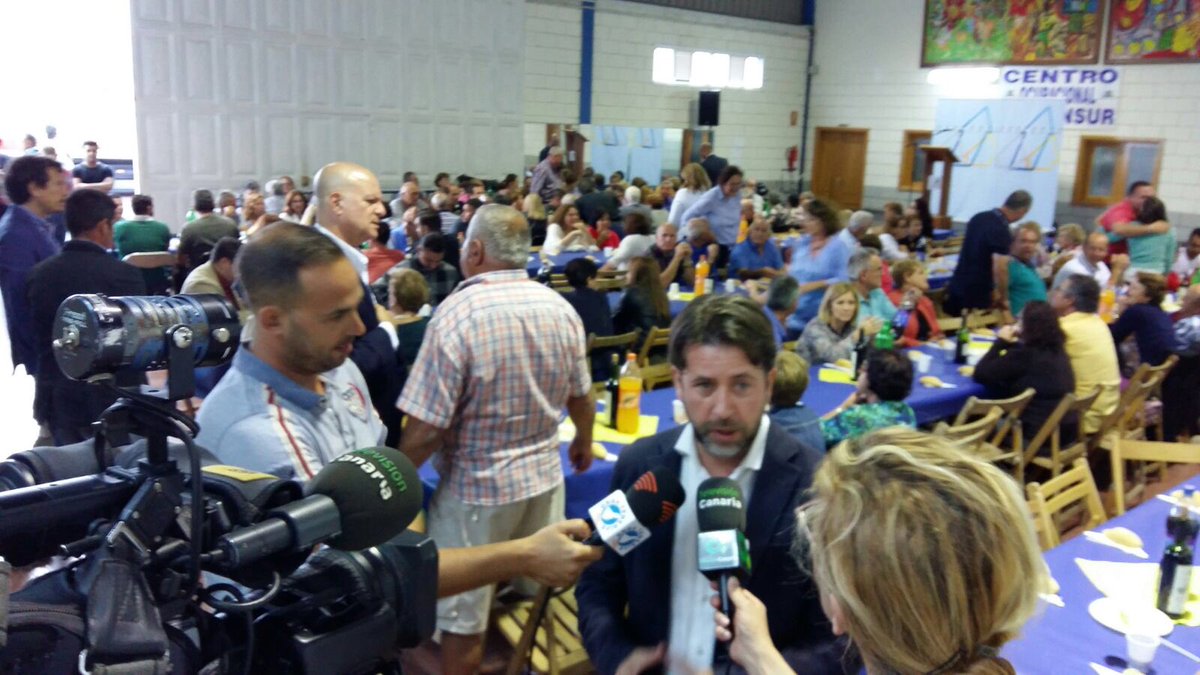 josemanuelpitti's tweet photo. En Granadilla, con @MariaGasparCC @EquipoClavijo @carlosislatener y simpatizantes @coalicion #Sur #sinosrepresenta https://t.co/Tzx2MfLjQ1