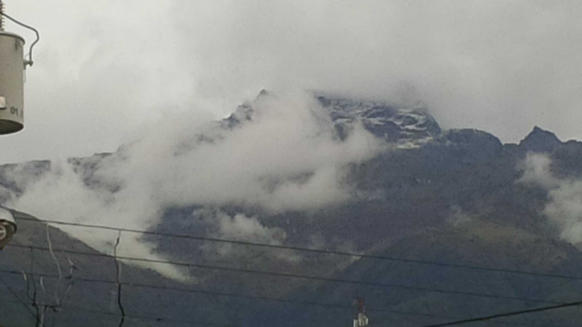 leoperiodista's tweet photo. Un coqueteo de la ciudad de Mérida con su Sierra Nevada https://t.co/3nLPjx8KwH