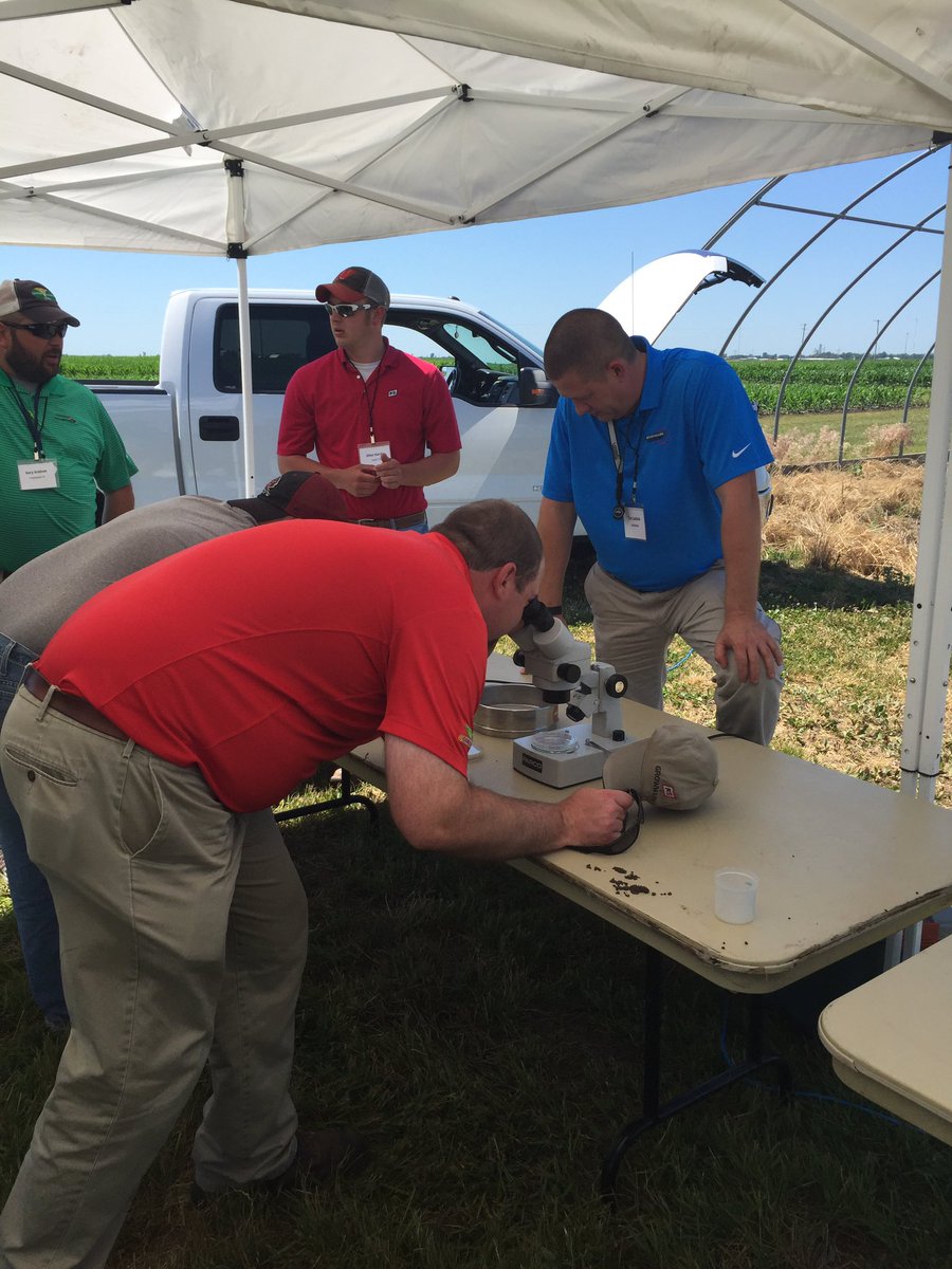 Guesty07's tweet photo. From Classic carryover to SCN, @GMK_DPowell and @TimLaatsch stole the show today at #16Foundations @GMK_Agronomy https://t.co/bY3e3tAvex