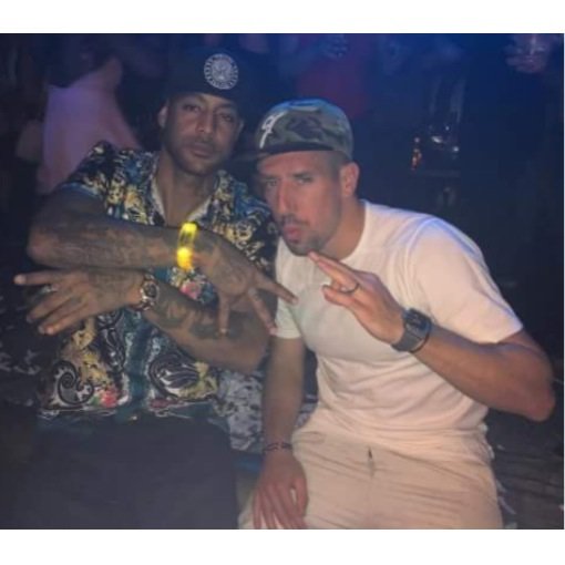 oeilafrique's tweet photo. Pendant que l'équipe de France galère a gagner des match Ribery lui traine a la chicha pour les beurettes #media2016 https://t.co/sUh2HjeQ0D