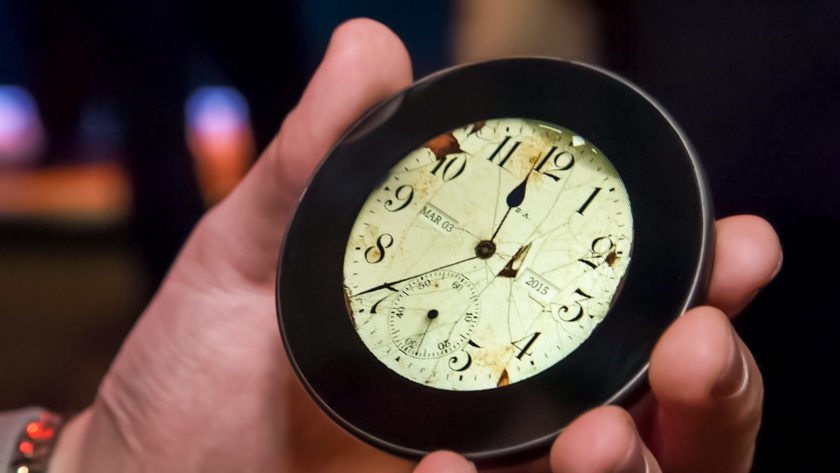 AndroidAuth's tweet photo. #monohm’s pocketwatch-esque circular smartphone Runcible is available for preorder https://t.co/6Y28dRIt3M https://t.co/zpdxSGGBs9