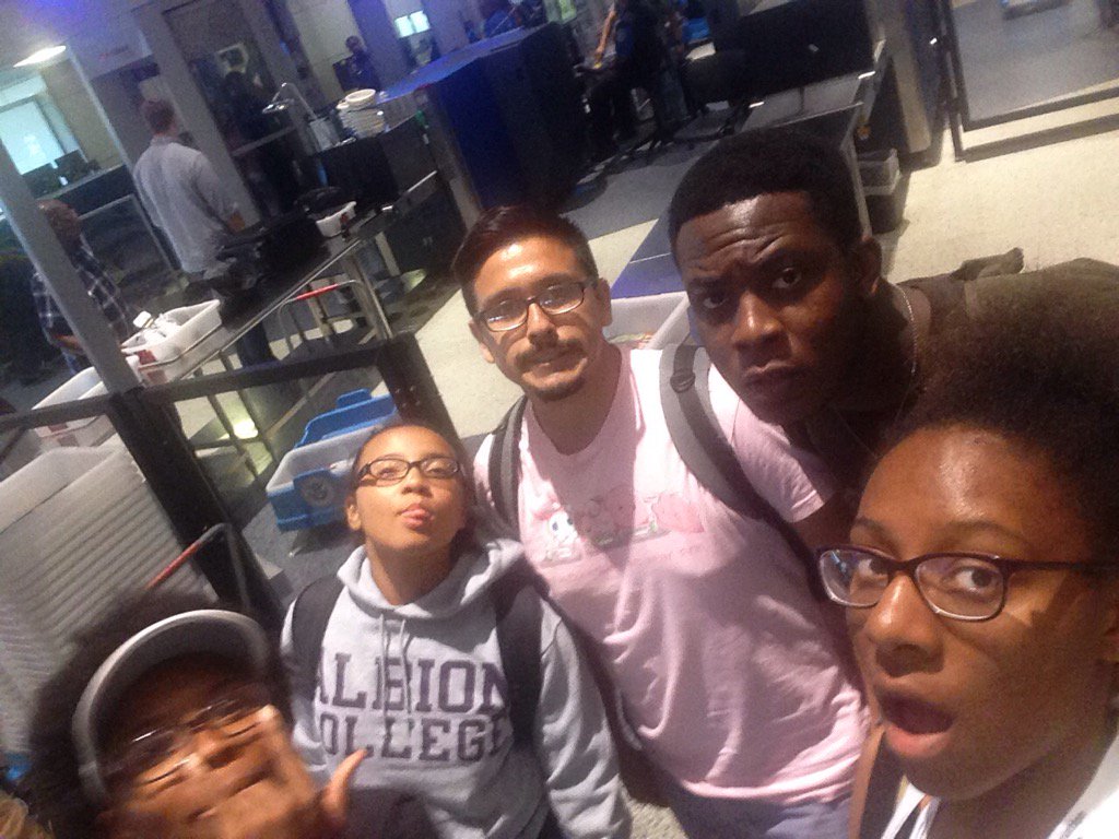KSHSInvenTeam's tweet photo. At the air port ✈️✈️ https://t.co/0Toh6O5Q6J