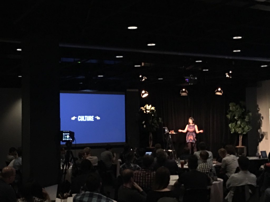 askvirginia's tweet photo. Emoji slide kindred spirit!!! 😻😻😻 @mayli at #layersclub https://t.co/FOoR3zaA1C